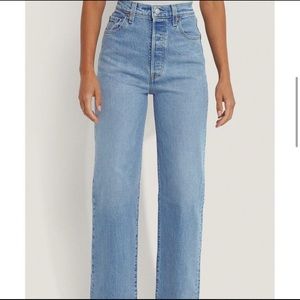 Levi’s Ribcage Straight Jeans